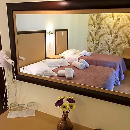 Hotel Avra 2*
